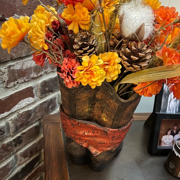 Western Boots Vase - Picture 3 of 3
